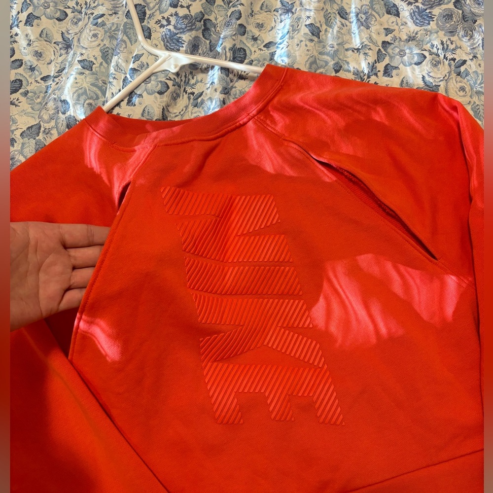 CORAL PINK NIKE DRI-FIT Crewneck Women’s small !!